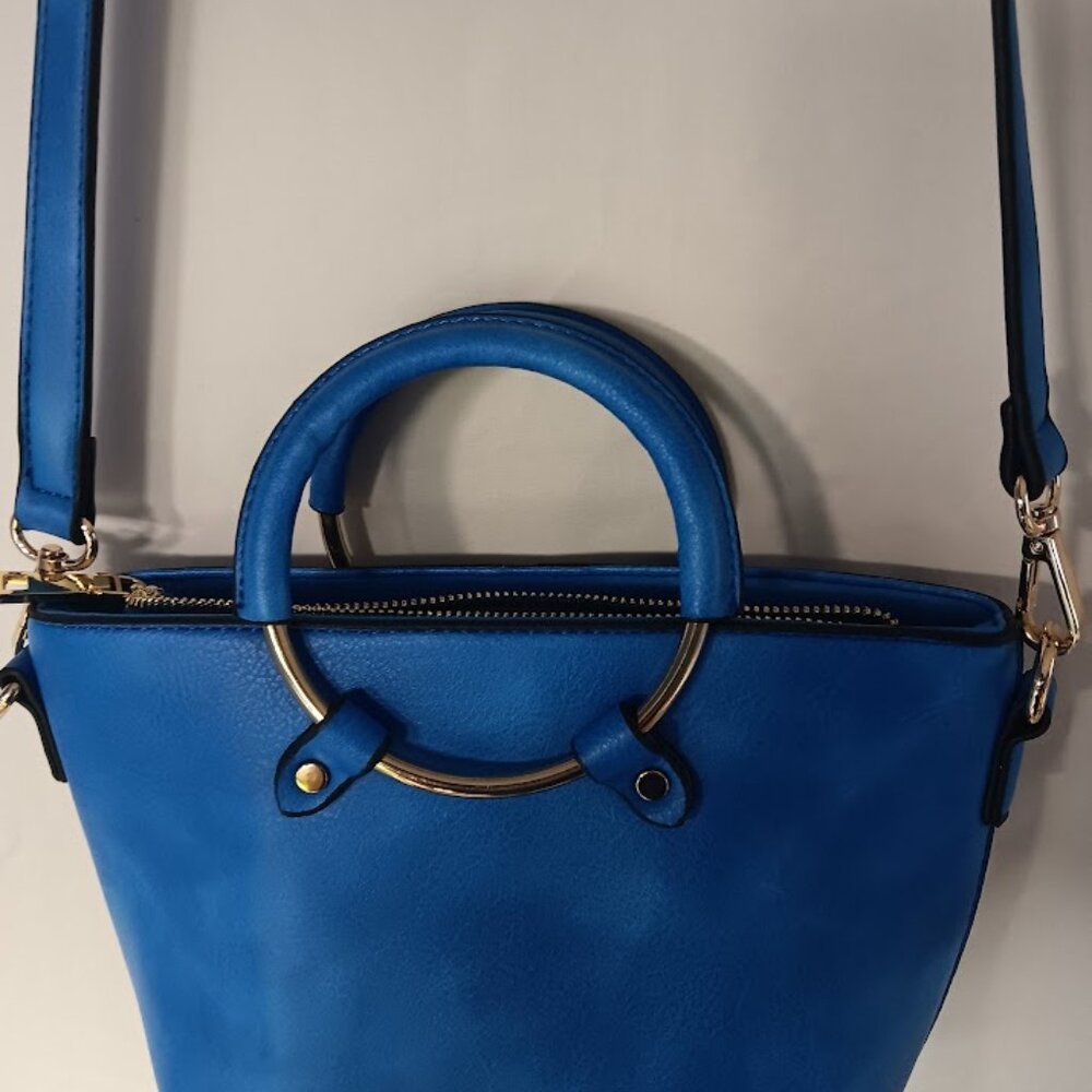 Beautiful Blue leather women's‎ crossbody handbag NWOT Unique